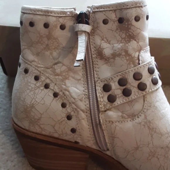 Soft ankle boots - Picture 6 of 7